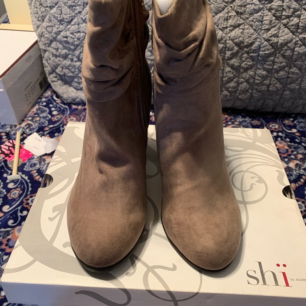 Shoes - Picture 2 of 5